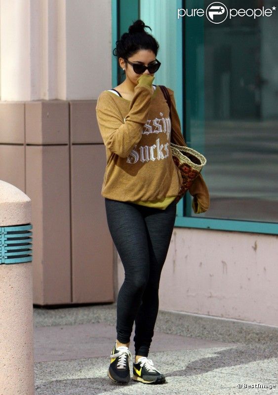 Vanessa Hudgens se promène à Los Angeles, le samedi 4 août 2012.