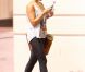 Vanessa Hudgens se promène à Los Angeles, le samedi 4 août 2012.