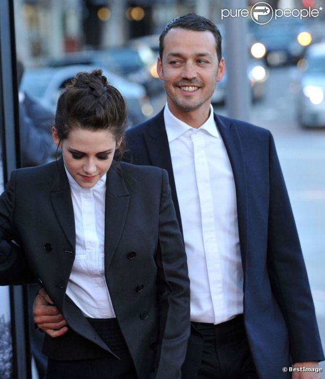Kristen Stewart, 22 ans, et le réalisateur Rupert Sanders, 41 ans, en mai 2012 à Los Angeles.