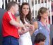Kate Middleton, sexy dans une tenue blanche style tenniswoman mais plus que jamais fan de hockey, son sport de prédilection, a eu l'occasion de bondir de joie une foie de plus aux JO de Londres, vendredi 10 août 2012, grâce à la médaille de bronze décrochée par les hockeyeuses britanniques face à la Nouvelle-Zélande.