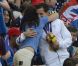 Renaud Lavillenie : Emotion dans les bras de sa compagne Anaïs Poumarat aux JO
