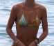 Doutzen Kroes profite de son mari Sunnery James sur une belle plage de Miami beach. Le 16 août 2012