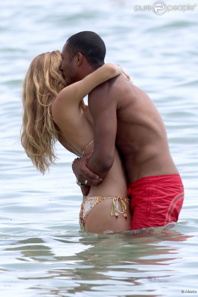 Doutzen Kroes et son époux Sunnery James ne se quittent plus et passent de doux moments dans les eaux chaudes de Miami. Le 16 août 2012