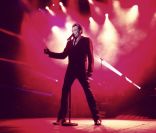 Johnny Hallyday sur la scène du Festival d'été, aux plaines   d'Abraham, à Québec, le 10 juillet 2012. 