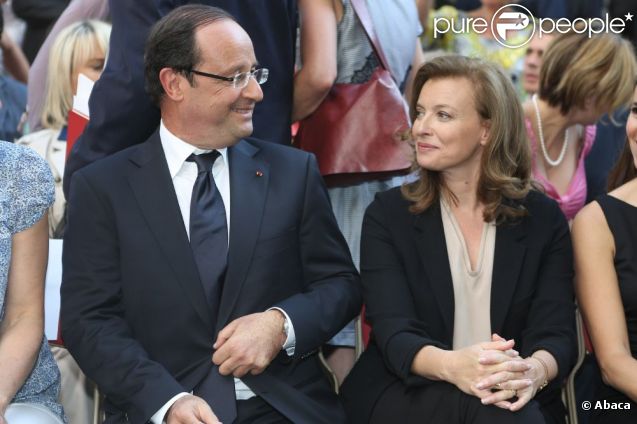 Valérie Trierweiler et François Hollande visitent la maison Jean Vilar à Avignon, le 15 juillet 2012.