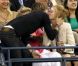 Baiser fougueux entre Nicole Kidman et Keith Urban, pris dans la Kiss Cam de l'Arthur Ashe Stadium lors de la rencontre entre Andy Roddick et Bernard Tomic. New York, le 31 août 2012.