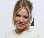 Sienna Miller le 19/06 à Londres