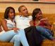 Tandis que Michelle Obama prononce son discours à Charlotte, au même moment, Barack Obama et leurs filles Malia et Sasha, restés à Washington, la regardent à la télévision, le 4 septembre 2012.