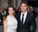 Kelly Brook et son compagnon Thom Evans, très élégant en costume Armani, arrivent à la Royal Opera House pour assister aux GQ Men of the Year Awards. Londres, le 4 septembre 2012.