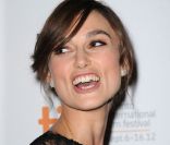 Le sourire de Keira Knightley à la première du film  Anna Karénine  au Festival de Toronto, le 7 septembre 2012.