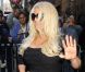 Jessica Simpson, compressée dans sa robe noire, signe une arrivée de star dans les studios de Good Morning America. New York, le 10 septembre 2012.