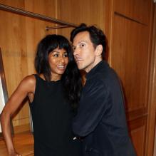 Mia Frye et son époux lors de la soirée des Vendanges Montaigne, à Paris, le 11 septembre 2012, à la boutique Porthault.