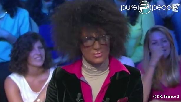 Jonathan Lambert, déguisé en Audrey Pulvar dans  On n'est pas couché , le samedi 15 septembre sur France 2.