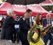  Le prince William et son épouse Kate ont visité un village culturel où les attendaient danses, chants et musiques traditionnels et ont été reçus par des guerriers et femmes en habits traditionnels à Honiara dans les Iles Salomon le 17 septembre 2012 