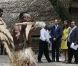  Le prince William et son épouse Kate ont visité un village culturel où les attendaient danses, chants et musiques traditionnels et ont été reçus par des guerriers et femmes en habits traditionnels à Honiara dans les Iles Salomon le 17 septembre 2012 
