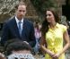  Le prince William et son épouse Kate ont visité un village culturel où les attendaient danses, chants et musiques traditionnels et ont été reçus par des guerriers et femmes en habits traditionnels à Honiara dans les Iles Salomon le 17 septembre 2012 