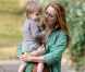 Alicia Silverstone avec son fils Bear Blu sur le plateau de la comédie  Gods Behaving Badly  à New York, le 19 septembre 2012.