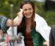 Alicia Silverstone avec son fils Bear Blu sur le plateau de la comédie  Gods Behaving Badly  à New York, le 19 septembre 2012.