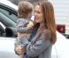 Alicia Silverstone avec son fils Bear Blu sur le plateau de la comédie  Gods Behaving Badly  à New York, le 19 septembre 2012.