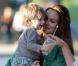 Alicia Silverstone avec son fils Bear Blu sur le plateau de la comédie  Gods Behaving Badly  à New York, le 19 septembre 2012.