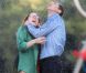 Alicia Silverstone et Ebon Moss-Bachrach sur le plateau de la comédie  Gods Behaving Badly  à New York, le 19 septembre 2012.