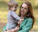 Alicia Silverstone avec son fils Bear Blu sur le plateau de la comédie  Gods Behaving Badly  à New York, le 19 septembre 2012.
