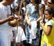 La princesse Mary de Danemark dans une favela de Rio de Janeiro le 18 septembre 2012, en visite au Brésil.