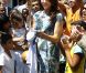 La princesse Mary de Danemark dans une favela de Rio de Janeiro le 18 septembre 2012, en visite au Brésil.