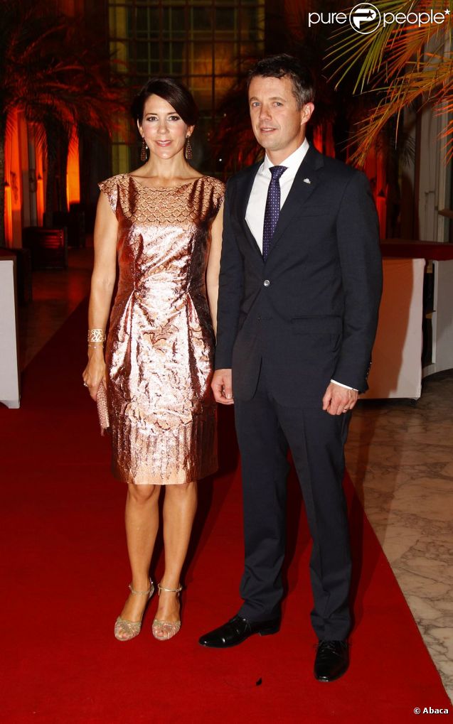 Le prince Frederik et la princesse Mary de Danemark lors d'un dîner de gala du 17 septembre 2012 au Jockey Club de Sao Paulo au cours de leur visite au Brésil.