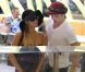 Paris Hilton arrive à l'aéroport LAX de Los Angeles, en compagnie de son boyfriend, le vendredi 21 septembre 2012.