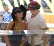 Paris Hilton arrive à l'aéroport LAX de Los Angeles, en compagnie de son boyfriend, le vendredi 21 septembre 2012.
