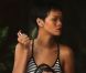 Exclusif - Rihanna se refait une beauté en attendant son chauffeur dans le quartier de Westwood. Los Angeles, le 17 septembre 2012.