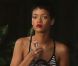 Exclusif - Rihanna se refait une beauté en attendant son chauffeur dans le quartier de Westwood. Los Angeles, le 17 septembre 2012.