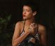 Exclusif - Rihanna se refait une beauté en attendant son chauffeur dans le quartier de Westwood. Los Angeles, le 17 septembre 2012.