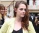 Kristen Stewart, stylée pour assister au défilé Balenciaga printemps-été 2013. Paris, le 27 septembre 2012.