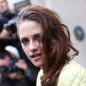 Kristen Stewart : L'égérie de Balenciaga, star souriante d'un défilé matinal