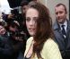 Kristen Stewart, stylée pour assister au défilé Balenciaga printemps-été 2013. Paris, le 27 septembre 2012.