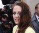 Kristen Stewart, stylée pour assister au défilé Balenciaga printemps-été 2013. Paris, le 27 septembre 2012.