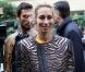 Alexandra Golovanoff arrive au défilé Balenciaga printemps-été 2013. Paris, le 27 septembre 2012.
