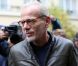 Pascal Greggory arrive au défilé Balenciaga printemps-été 2013 à Paris. Le 27 septembre 2012.