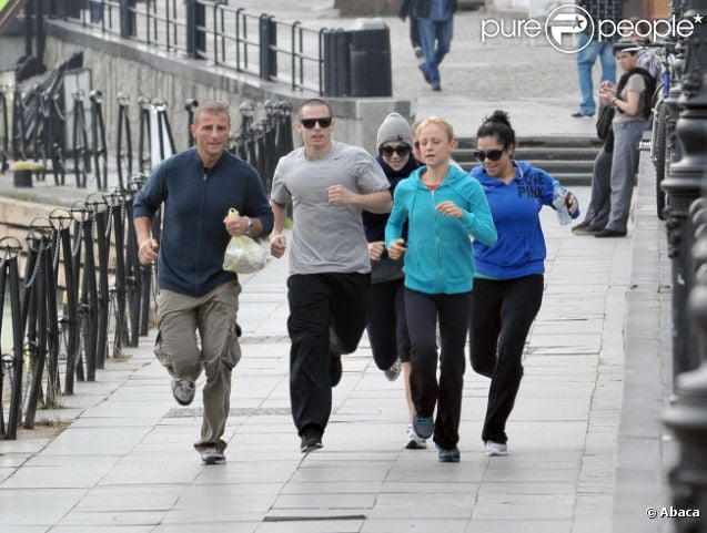 Jennifer Lopez et son chéri Casper Smart font un jogging dans la vieille ville de Gdansk en Pologne, le 27 septembre 2012