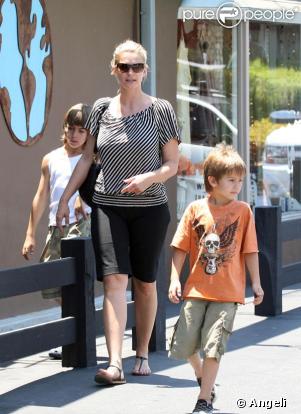 Natasha Henstridge, shopping en famille