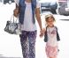 Jessica Alba accompagnée de sa fille Honor pour une virée shopping dans les beaux quartiers de Los Angeles. Septembre 2012