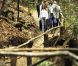Le prince Felipe et la princesse Letizia d'Espagne en visite au Parc national de Garanojay sur l'île de La Gomera, dans les Canaries, le 27 septembre 2012 à l'occasion de la Journée mondiale du tourisme.