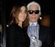 Carine Roitfeld et Karl Lagerfeld arrivent au Palais de Tokyo pour la soirée d'inauguration de l'exposition Chloé.Attitudes. Paris, le 28 septembre 2012.