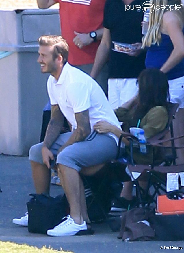 Exclusif - David et Victoria Beckham regardent leurs enfants Romeo et Cruz jouer au football. Los Angeles, le 23 septembre 2012.