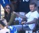 Exclusif - David et Victoria Beckham regardent leurs enfants Romeo et Cruz jouer au football. Los Angeles, le 23 septembre 2012.
