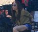 Exclusif - Victoria Beckham, habillée d'un mini-short en jean, profite du soleil en regardant deux de ses trois garçons Romeo et Cruz jouer au football. Los Angeles, le 23 septembre 2012.