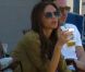 Exclusif - Victoria Beckham, habillée d'un mini-short en jean, profite du soleil en regardant deux de ses trois garçons Romeo et Cruz jouer au football. Los Angeles, le 23 septembre 2012.