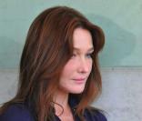 Carla Bruni visite le Yad Vashem Memorial